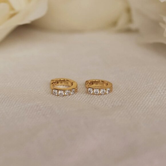 Caitlyn Minimalist Elise Pave Diamond Huggies - Picture 2 of 5